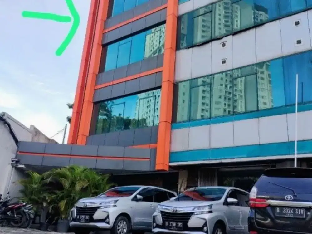 GEDUNG 5 LANTAI DI JL WARUNG BUNCIT RAYA JAKSEL, SEBERANG HALTE BUSWAY PHILIPS!
