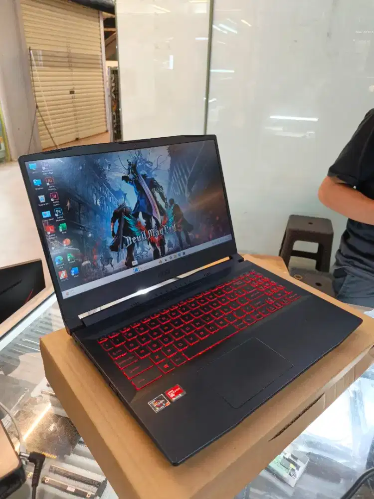 jual laptop MSI GAMING Bravo 15-B55D  ryzen 7 VGA rtx 550 4 GB DDR 6