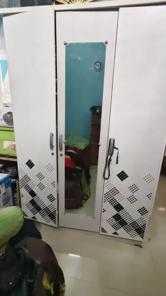 Lemari Baju kondisi 75%