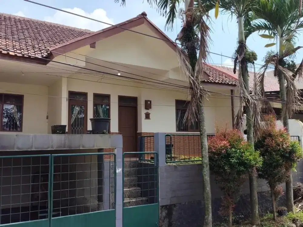 Rumah Terawat Di komplek Bukit Pajajaran Mandalajati