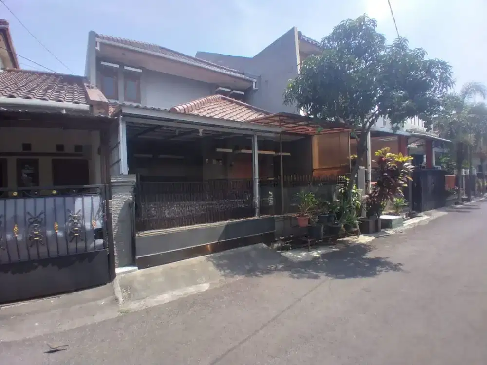 Rumah 2 Lantai Terawat di Antapani