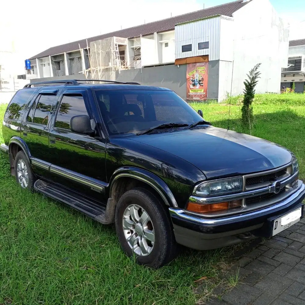 Opel Blazer DOHC tahun 2000