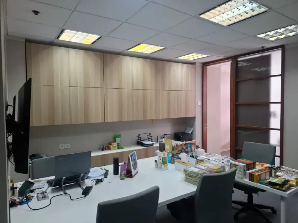 DISEWAKAN KANTOR SEQUIS CENTER SUDIRMAN JAKARTA SELATAN SEBERANG GBK SENAYAN