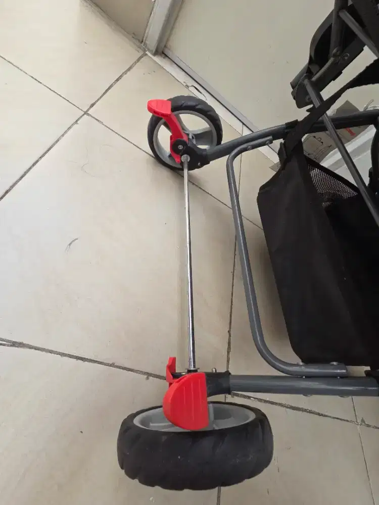 Di jual stroller bekas untuk anabull. Tanpa perantara
