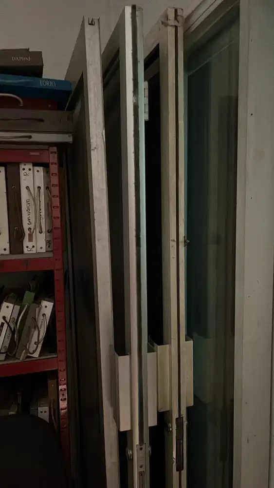 Pintu kaca Alumunium