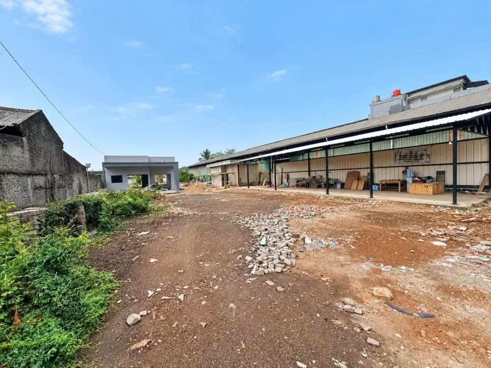 Disewakan Tanah Kavling Komersial Pinggir Jalan Raya Bekasi, bentuk kotak, luas 1600m²