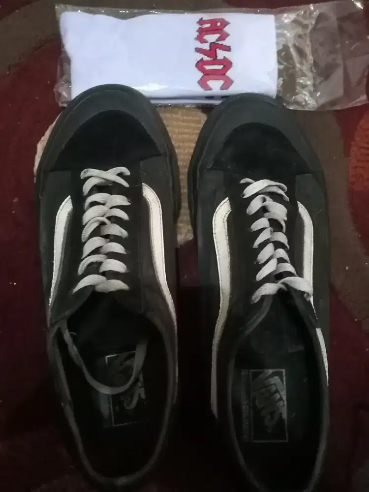 Sepatu Vans all black
