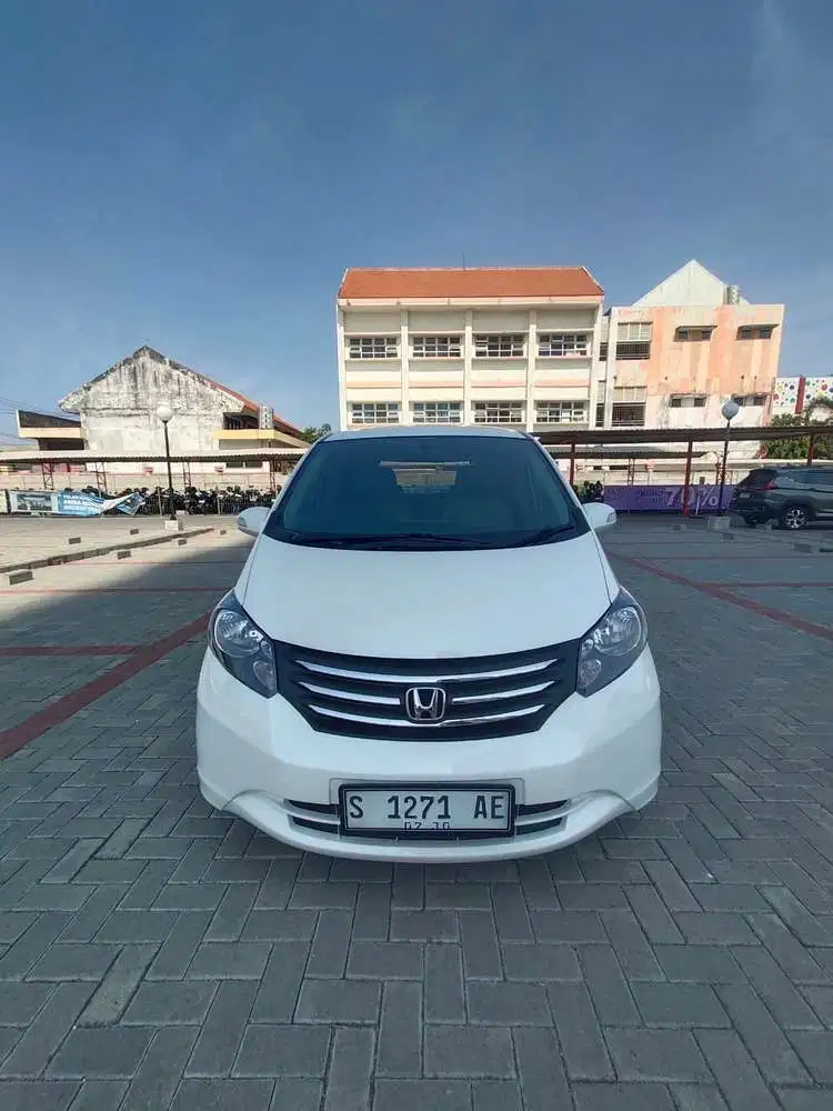 Honda Freed 1,5 E AT bensin  2011