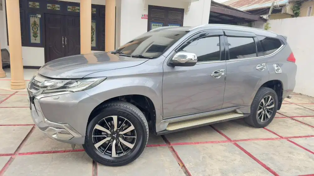 Pajero sport Dakar 4x2 abu titanium 2016
