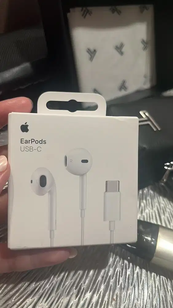 Di jual earpods apple USB C cable