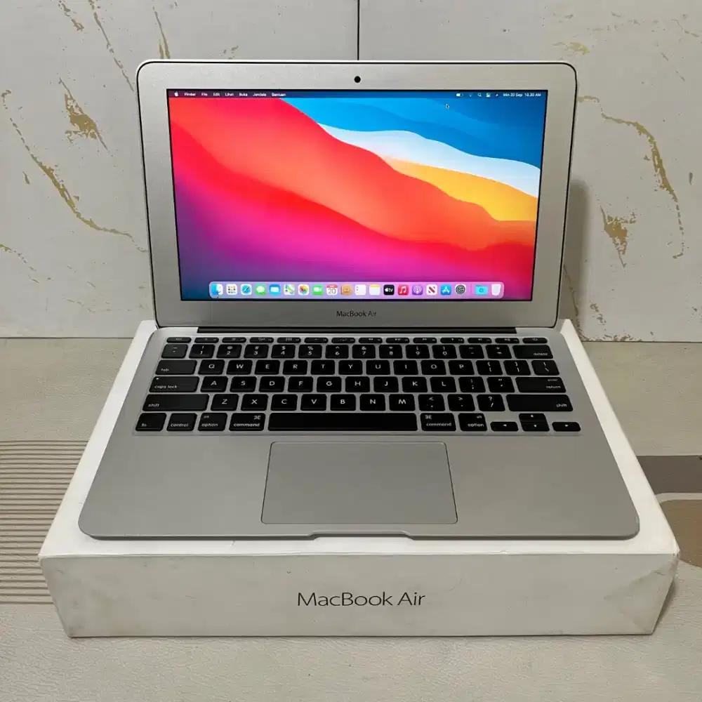 Forsale, Macbook Air 11-inch Early 2014.