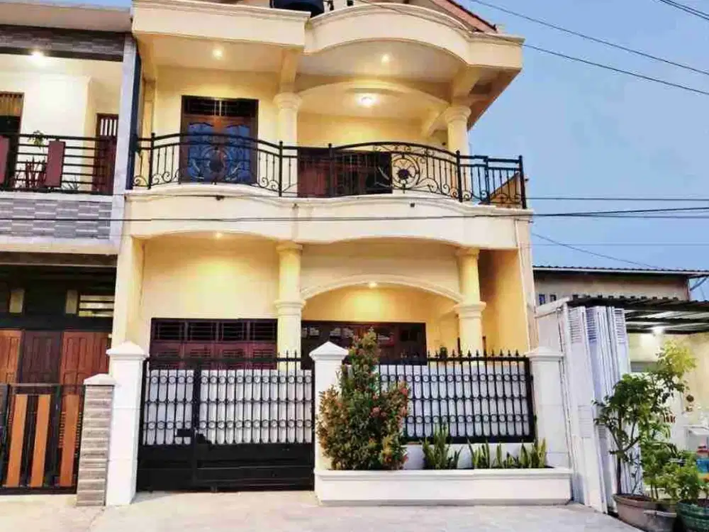 Rumah Cantik 2 lt dekat Jaya Wijaya Mojosongo Jebres Solo