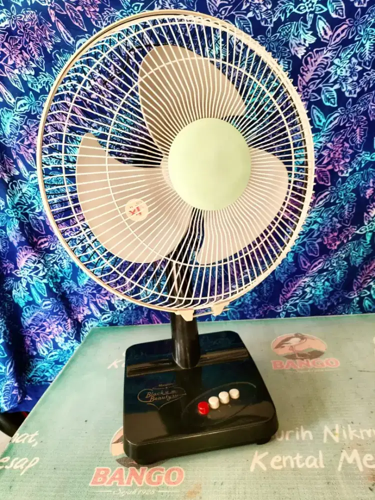 kipas angin meja istimewa'