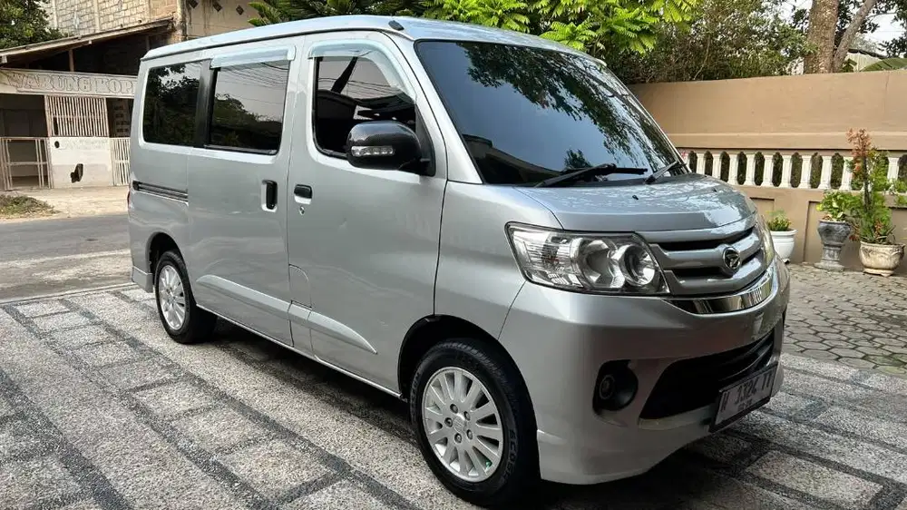 Daihatsu Luxio 1.5 M 2011 adin bisa tukar tambah sekoto kediri jatim
