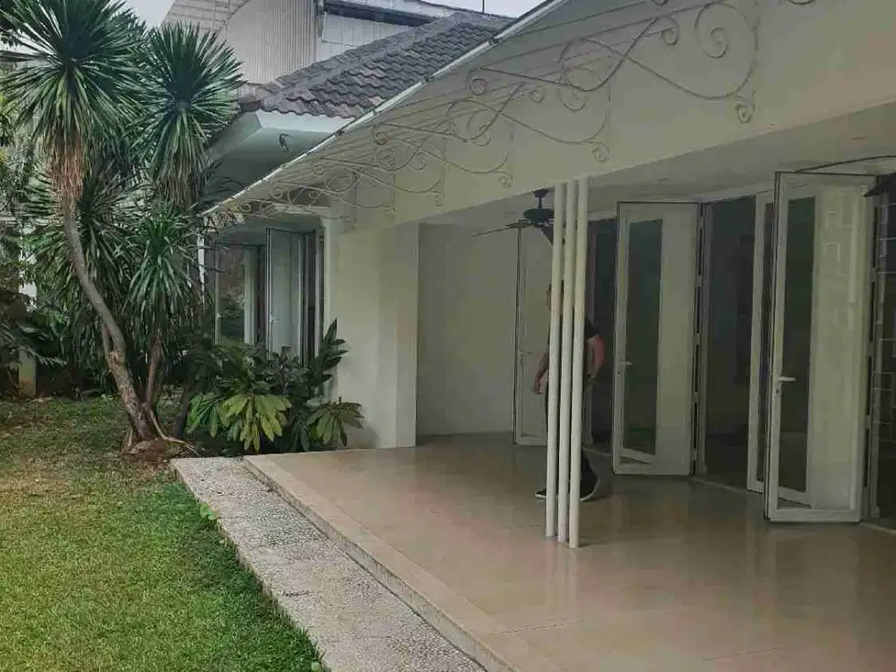 For Rent Nice House + Swimming Pool In Kemang Barat Jakarta Selatan