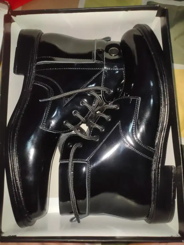 Sepatu security size 43 kulit