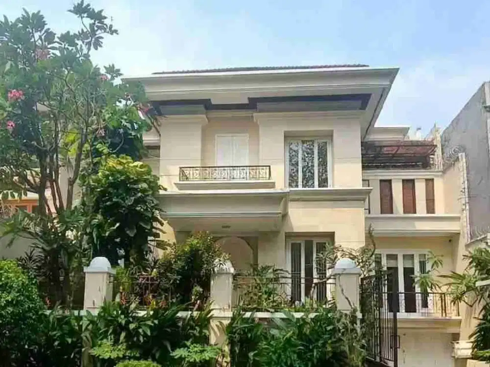 rumah mewah dengan kolam renang di pondok indah