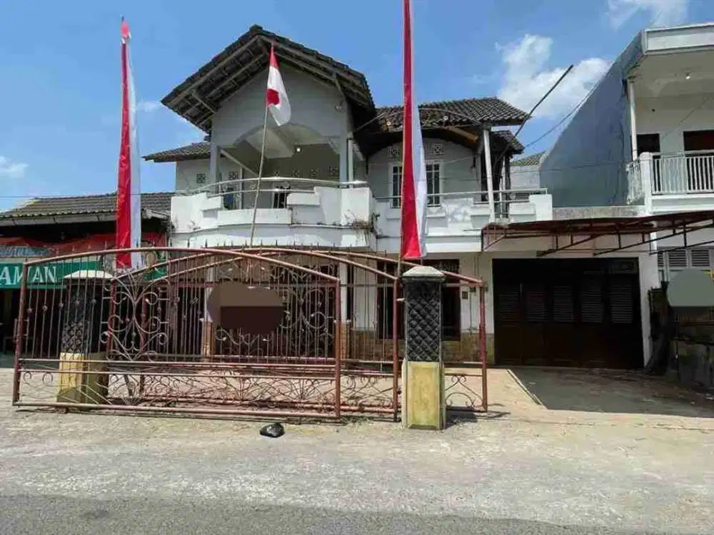 Rumah cukup luas di jl. kabupaten dekat Rsa UGM