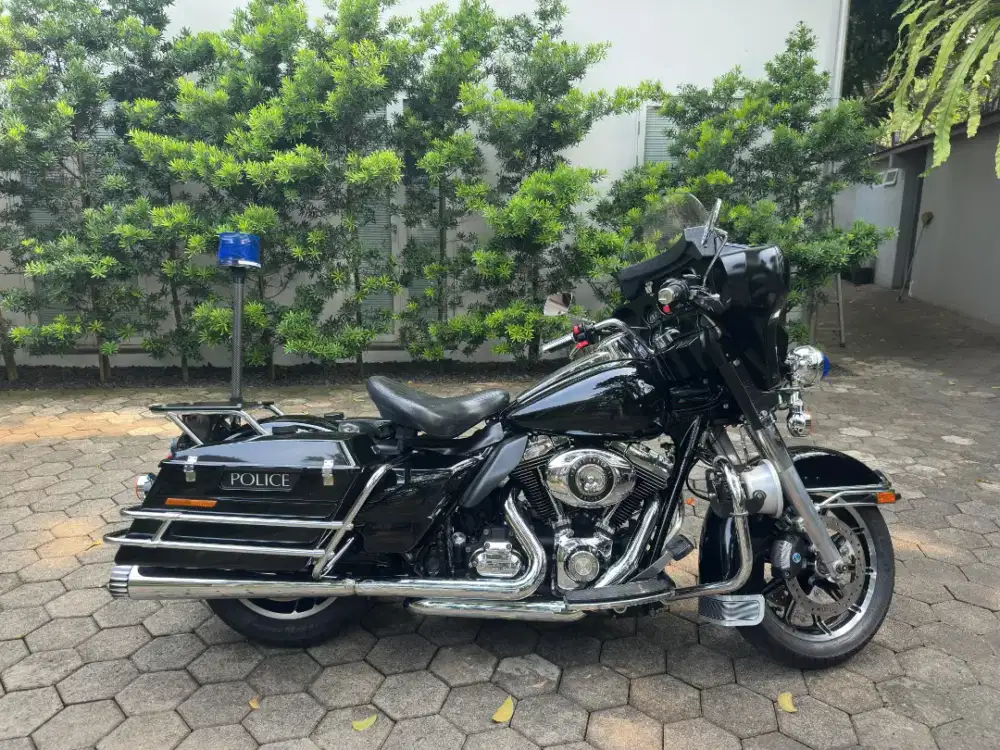 Harley-Davidson Electra Glide Police 2011 FLHTP Odo 22xxx
(FULL PAPER)