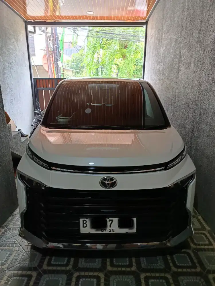 Toyota Voxy 2023 TSS, Km Rendah Service Record, Full Ori, No Minus