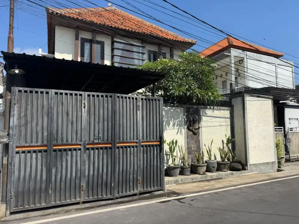 DISEWAKAN RUMAH MEWAH 2 LANTAI 5 KAMAR DI KAWASAN STRATEGIS RENON