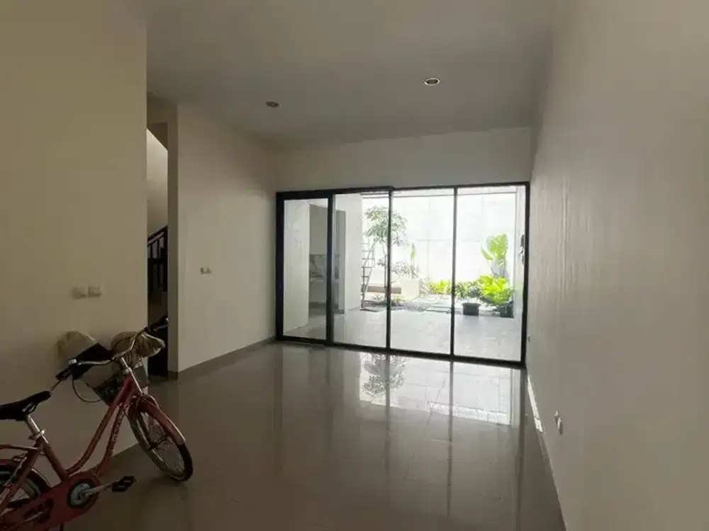 Disewakan Rumah Keren di Taman Kopo Indah 5, Sherwood