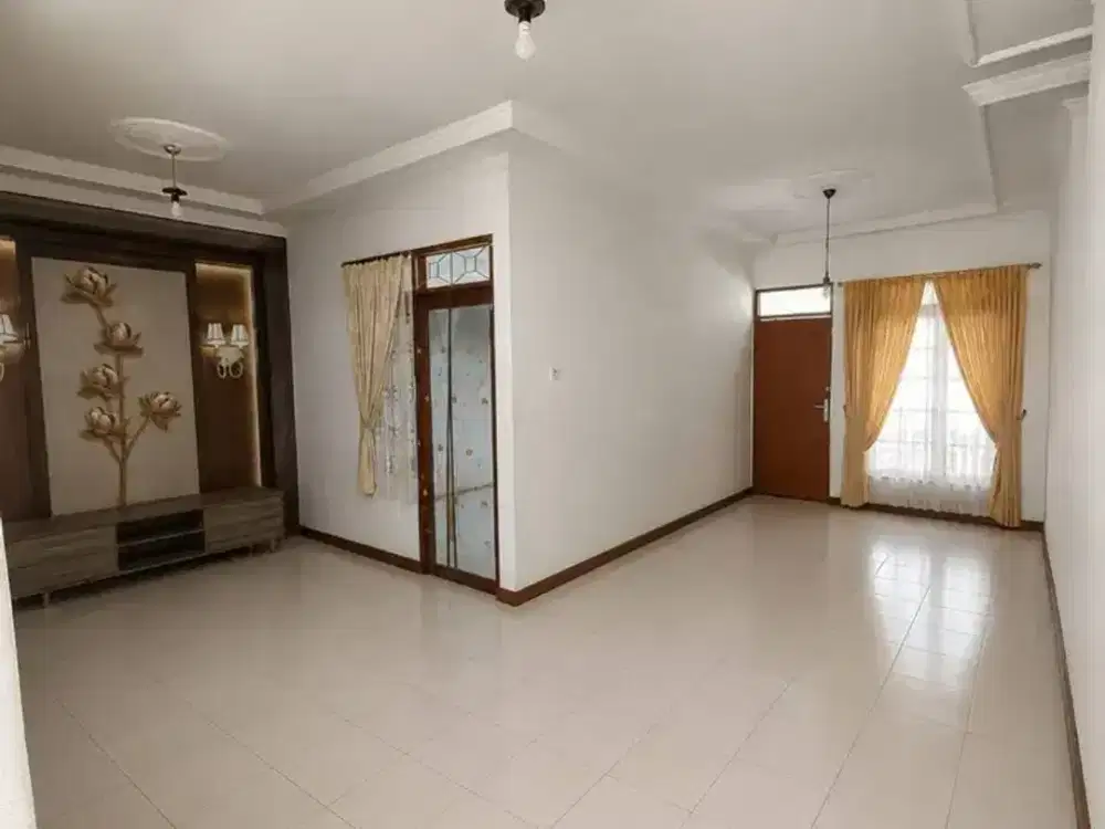 Dijual Rumah Terawat di Taman Kopo Indah TKI 2