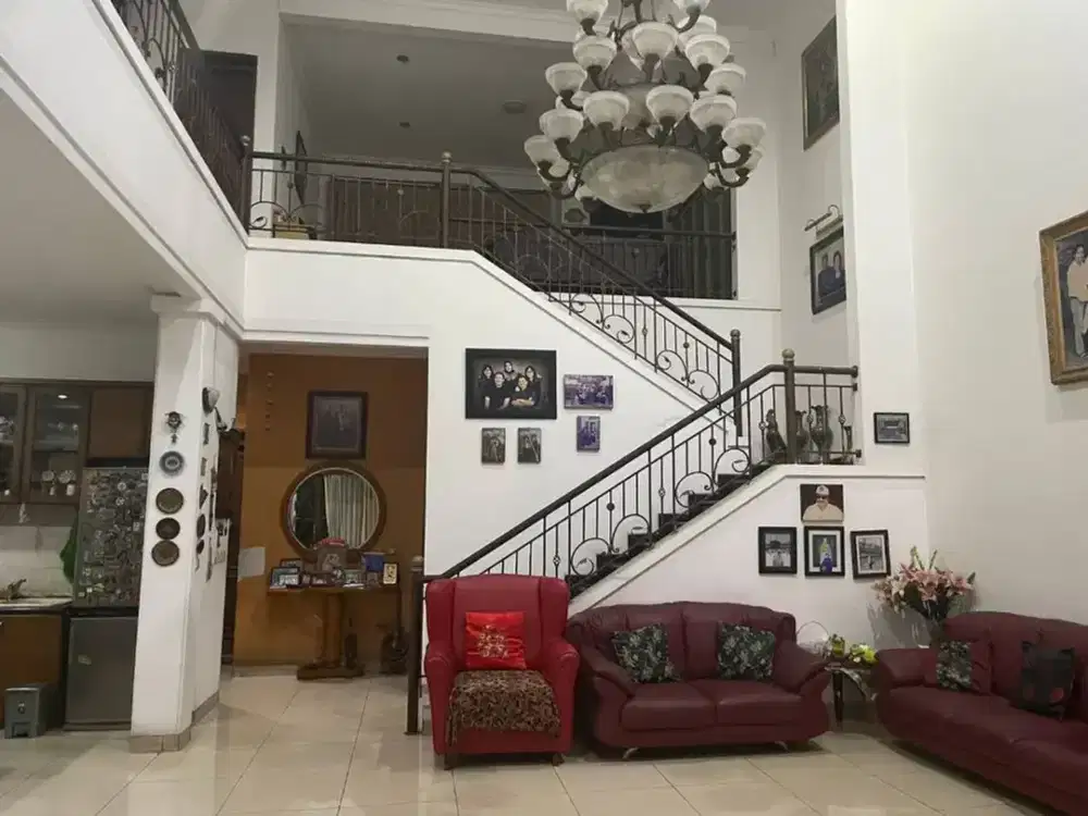 Dijual Rumah 2 Lantai Semi Furnish di Batununggal Indah Bandung