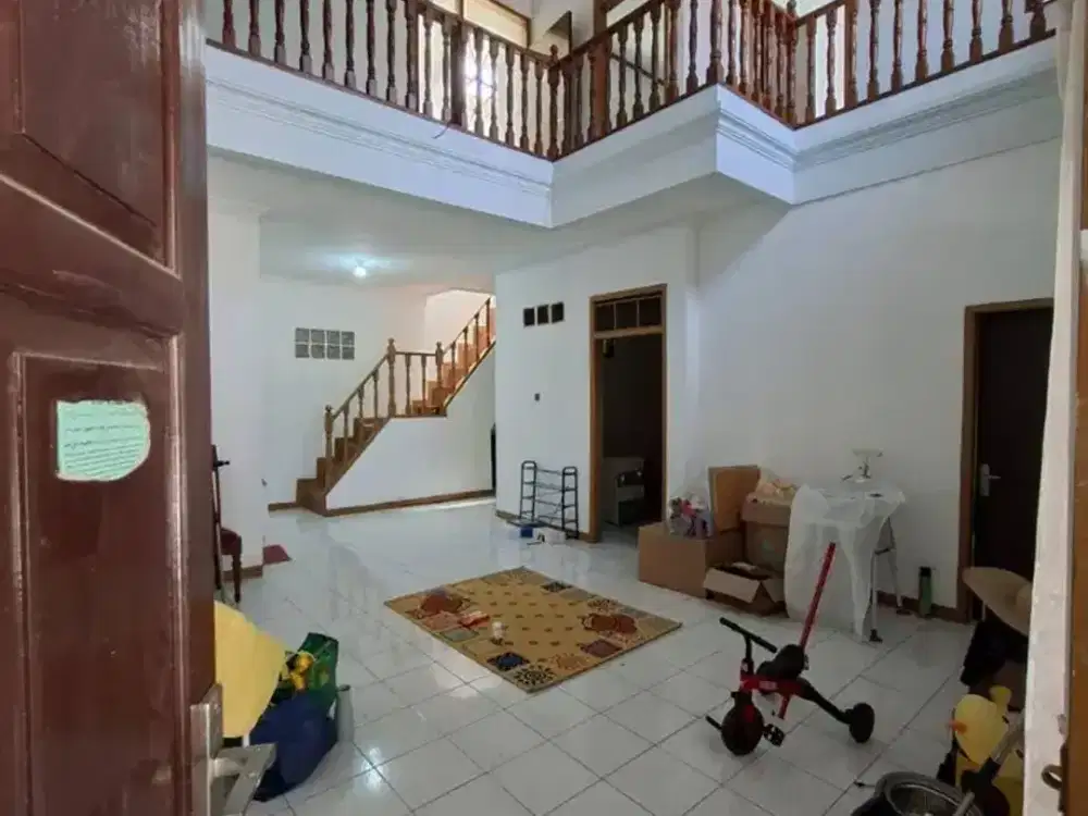 Disewakan Rumah Besar 2 Lantai Di Margahayu Raya Bandung