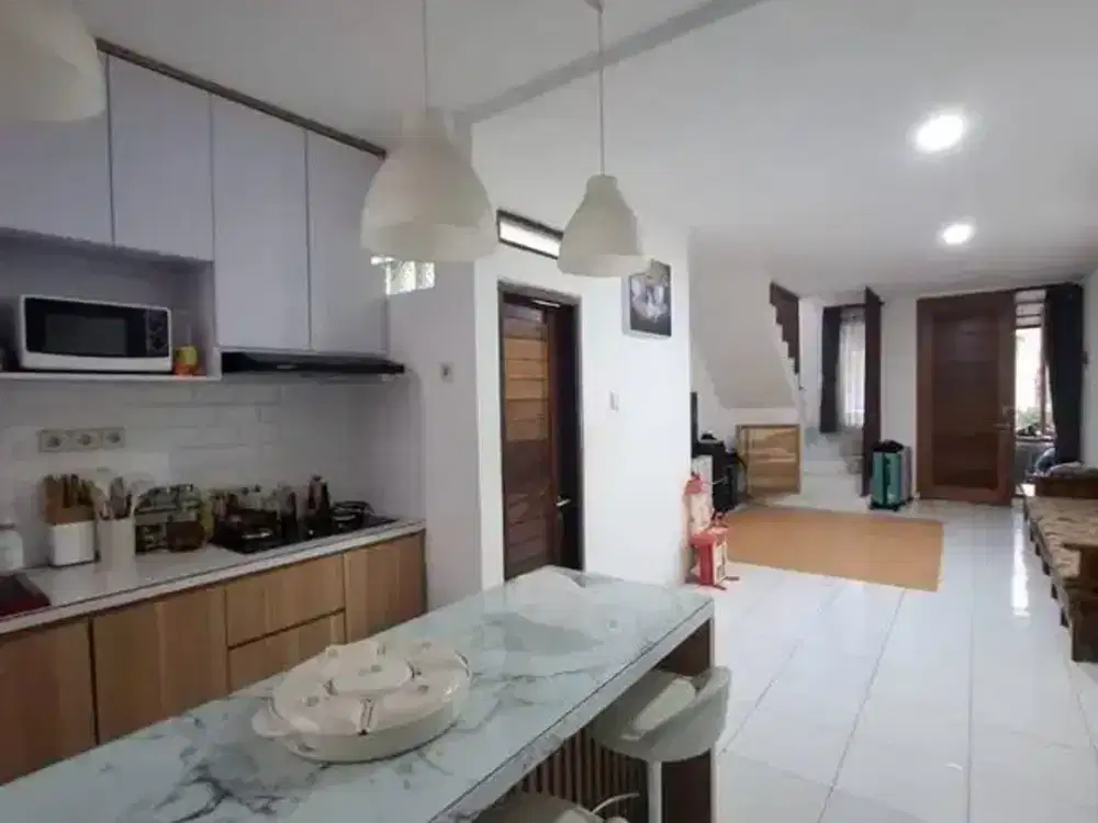 Disewakan Rumah Semifurnish Dalam Komplek Istana Regency Sudirman