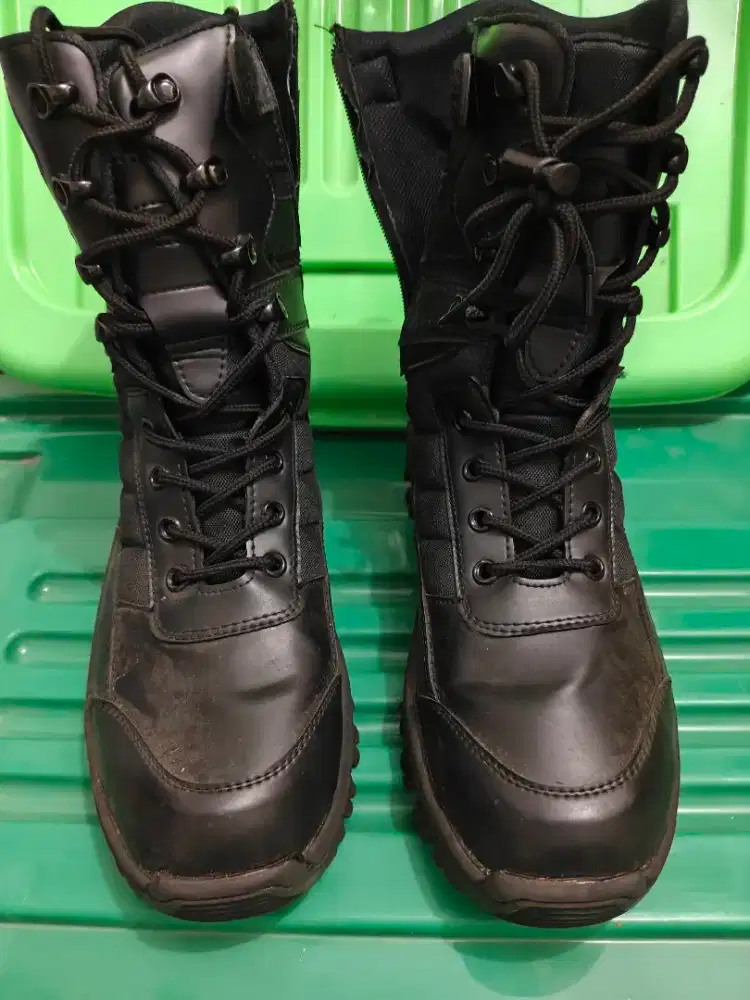 Sepatu PDL hitam uk.42