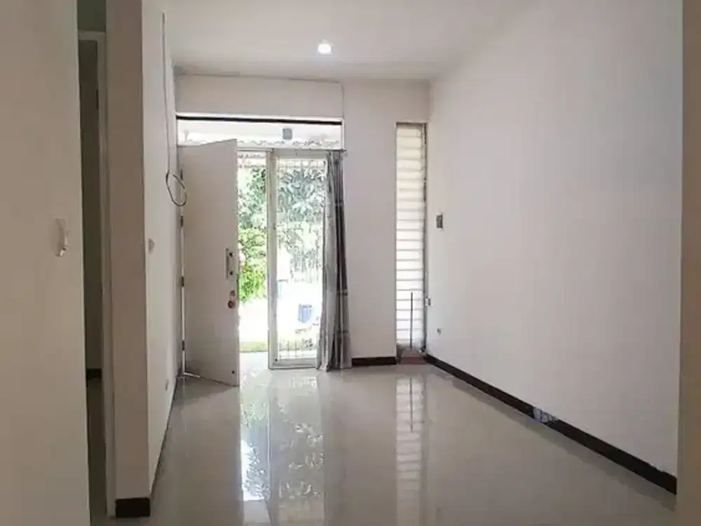 Disewakan Rumah Siap Pakai di Taman Kopo Indah 5