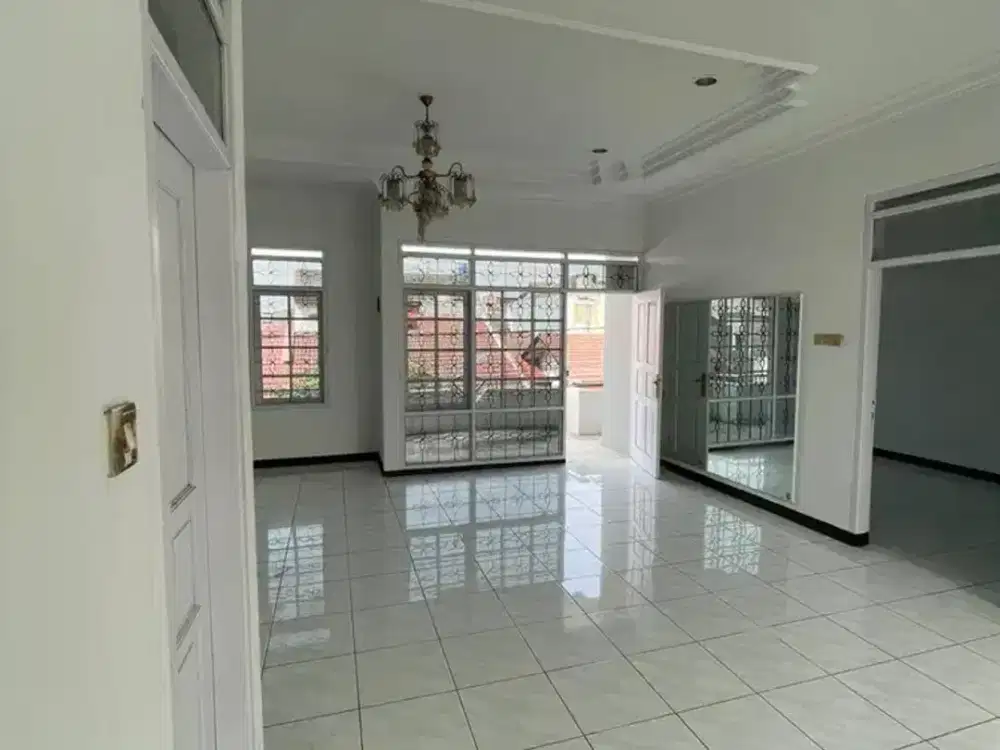 Dijual Rumah Siap huni 2 Lantai di Taman Kopo Indah (TKI) 2