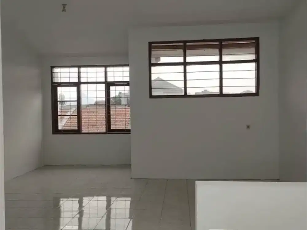 Dijual Rumah 2 Lantai Siap Huni di Taman Kopo Indah 2