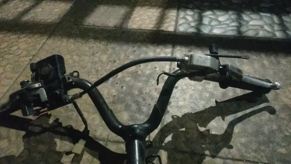 mau jual nutuh copotan stang motor biet fi 2014 original msh  bagus