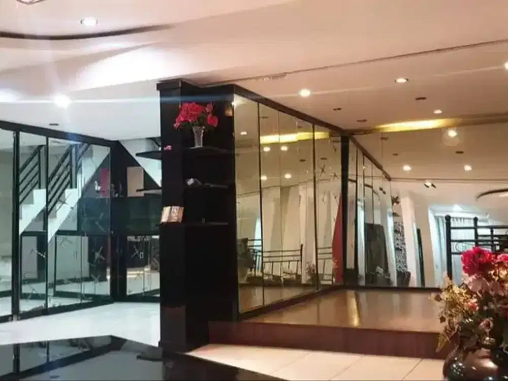 Disewakan Rumah Cocok untuk Kantor dan Tinggal di Sayap Padjajaran