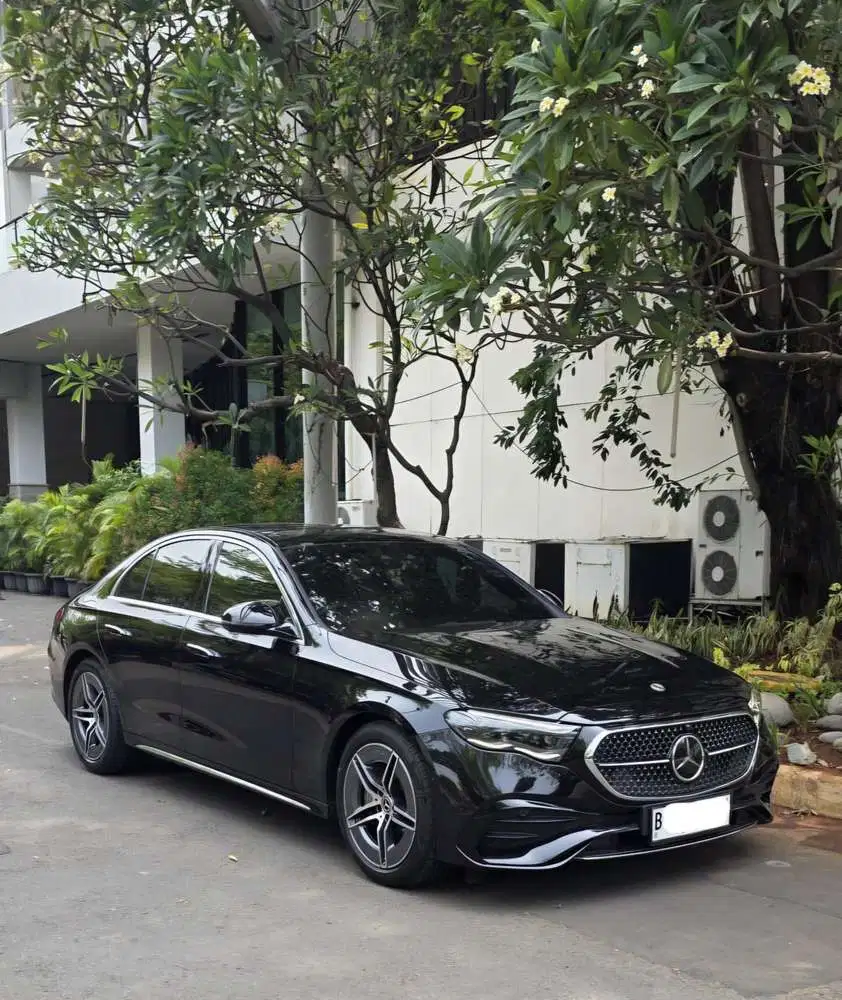 2024 Mercedes-Benz E300 2.0 AMG Line Sedan LOW KM 6,xxx ONLY. Mulus
