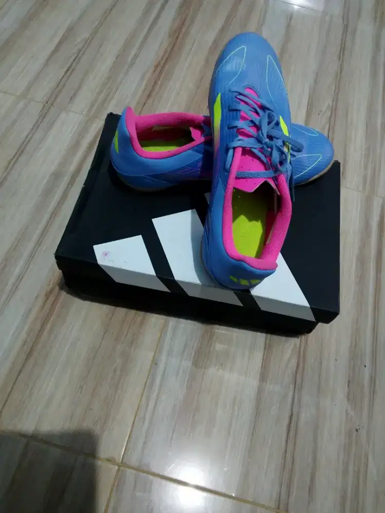 Sepatu futsal Adidas F50 bisa nego
