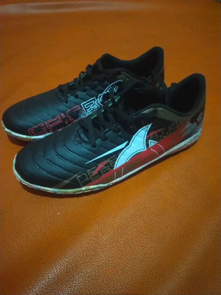 Sepatu futsal Ortuseight