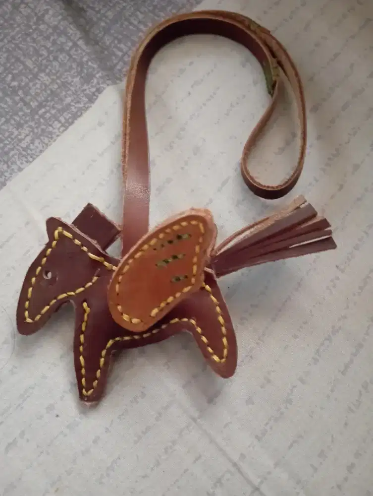 Charm kulit asli ( Capung, kapal, kuda)