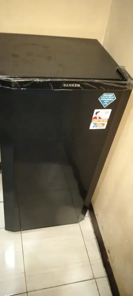 DIJUAL KULKAS SANKEN