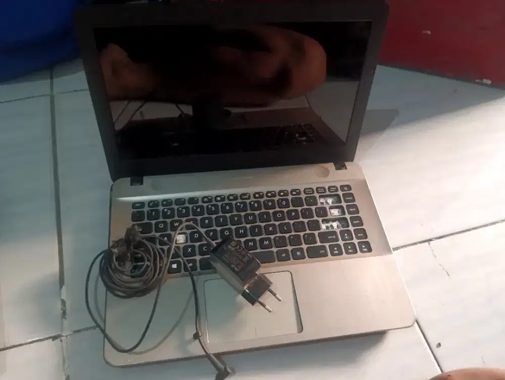 Dijual laptop sony VAIO sama asus N441x