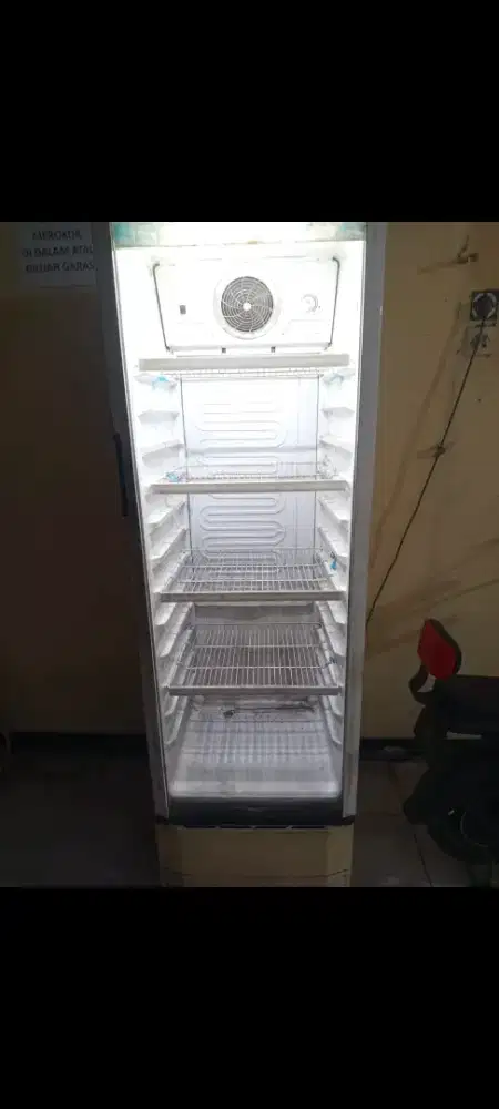 Showcase Polytron Kondisi normal dingin siap pakai