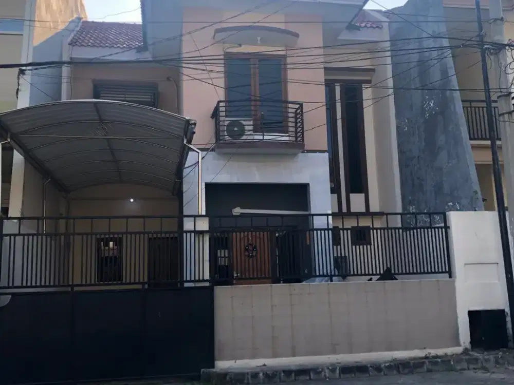 DISEWAKAN RUMAH DI LEBAK INDAH. ADA CLUB HOUSE DAN SATPAM 24 JAM
