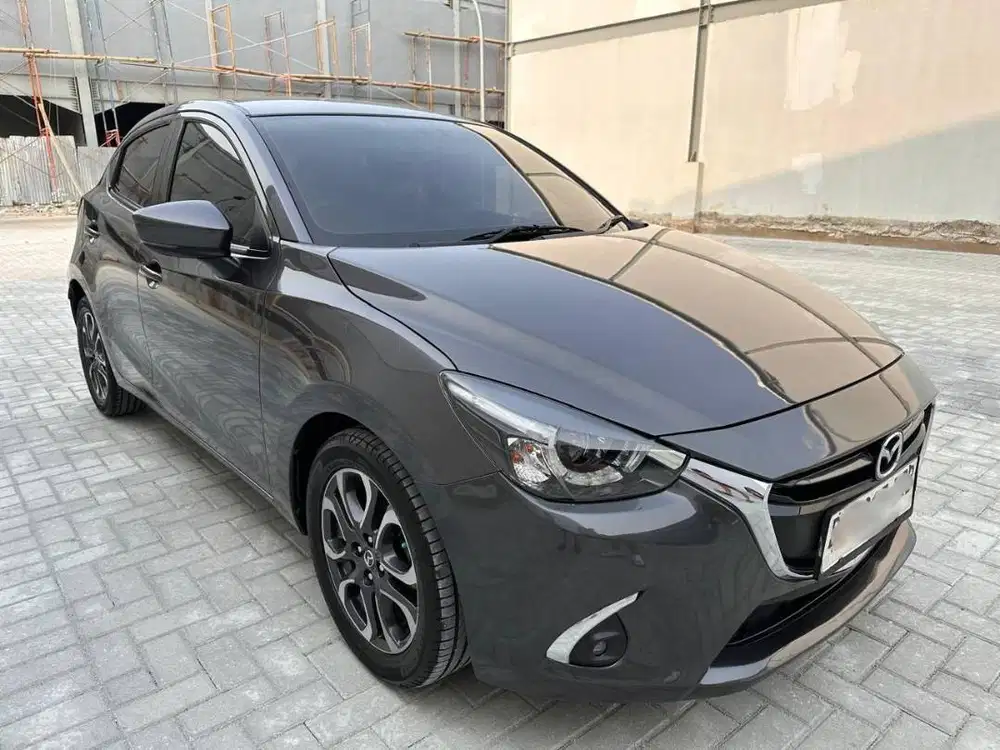 Dijual Mazda 2 Tipe R AT 2019 warna Machine Grey