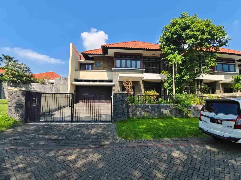 Rumah Graha Family Bagus Terawat Deket Jalan Raya Boulevard. Surabaya Barat.