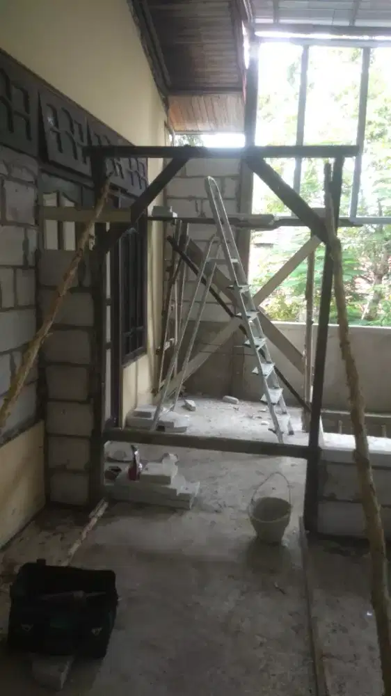 Jasa tukang batu dan besi