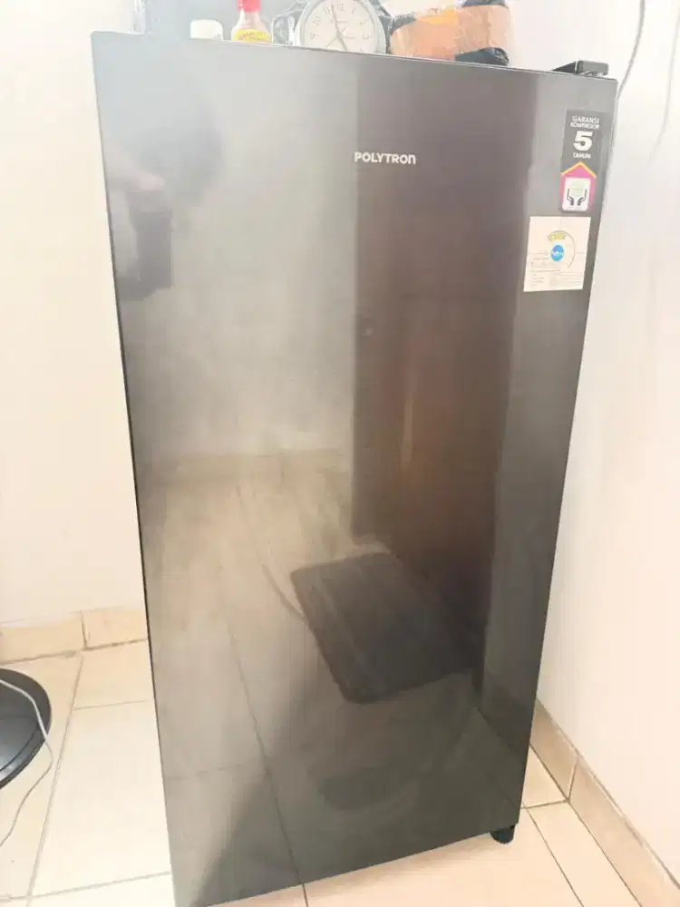 Dijual kulkas polytron