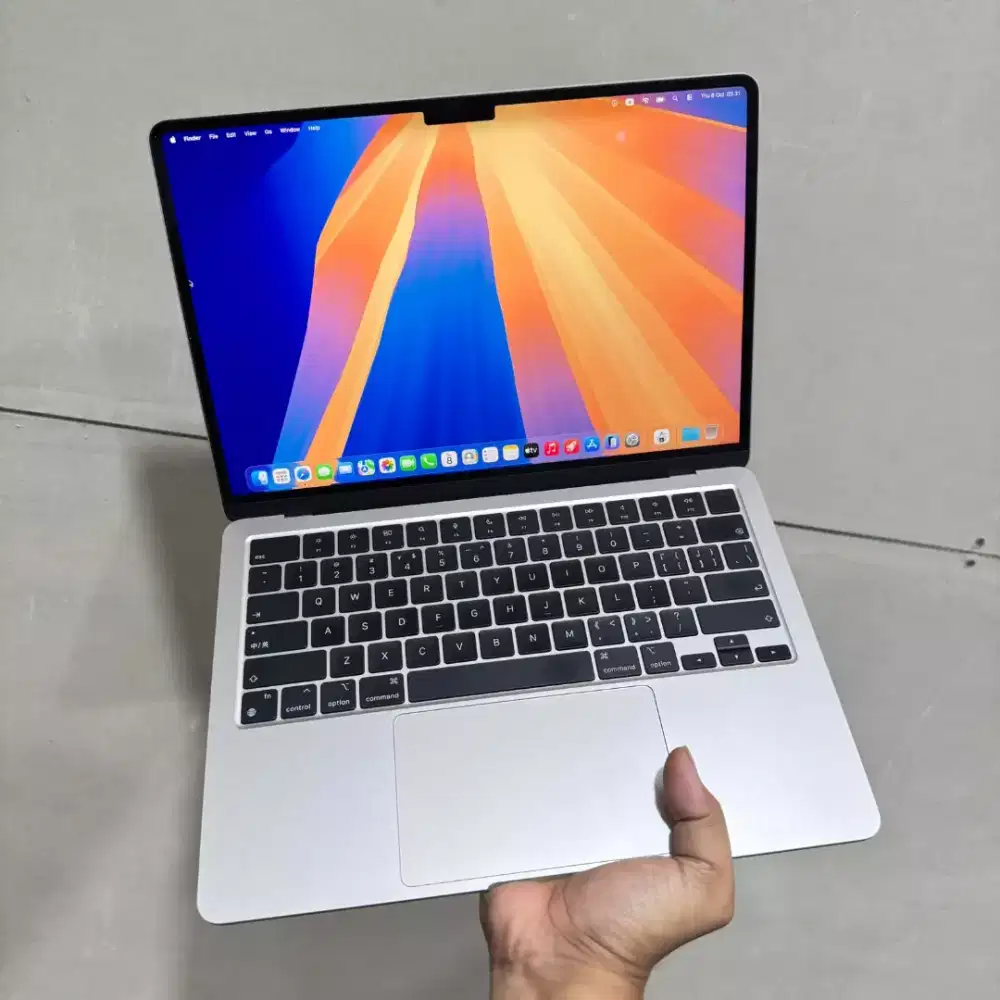 Macbook air m2 2022 13 inch ram 8gb ssd 256gb mulus siap pakai