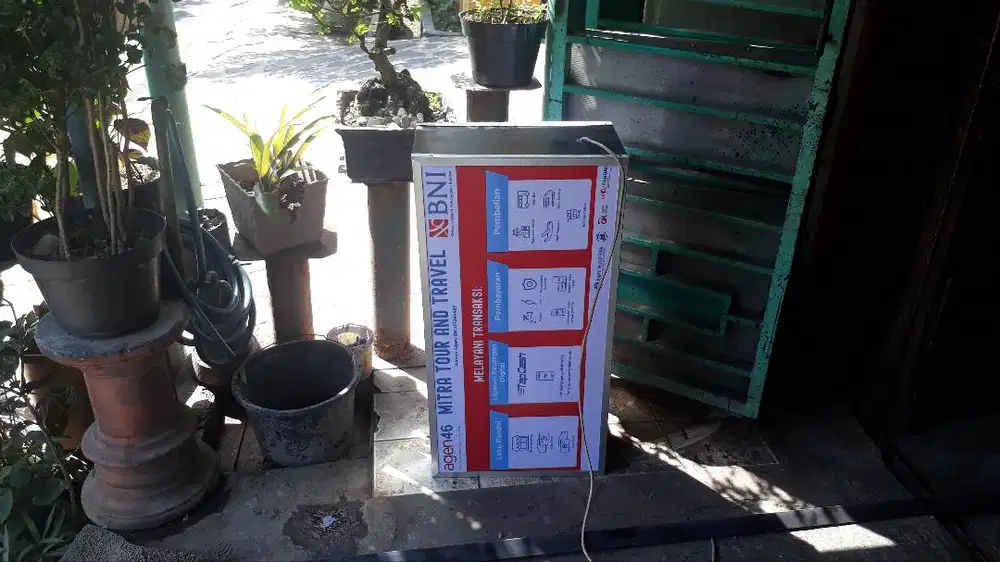 Pembuatan neon box service papan nama toko bongkar pasang reklame Solo